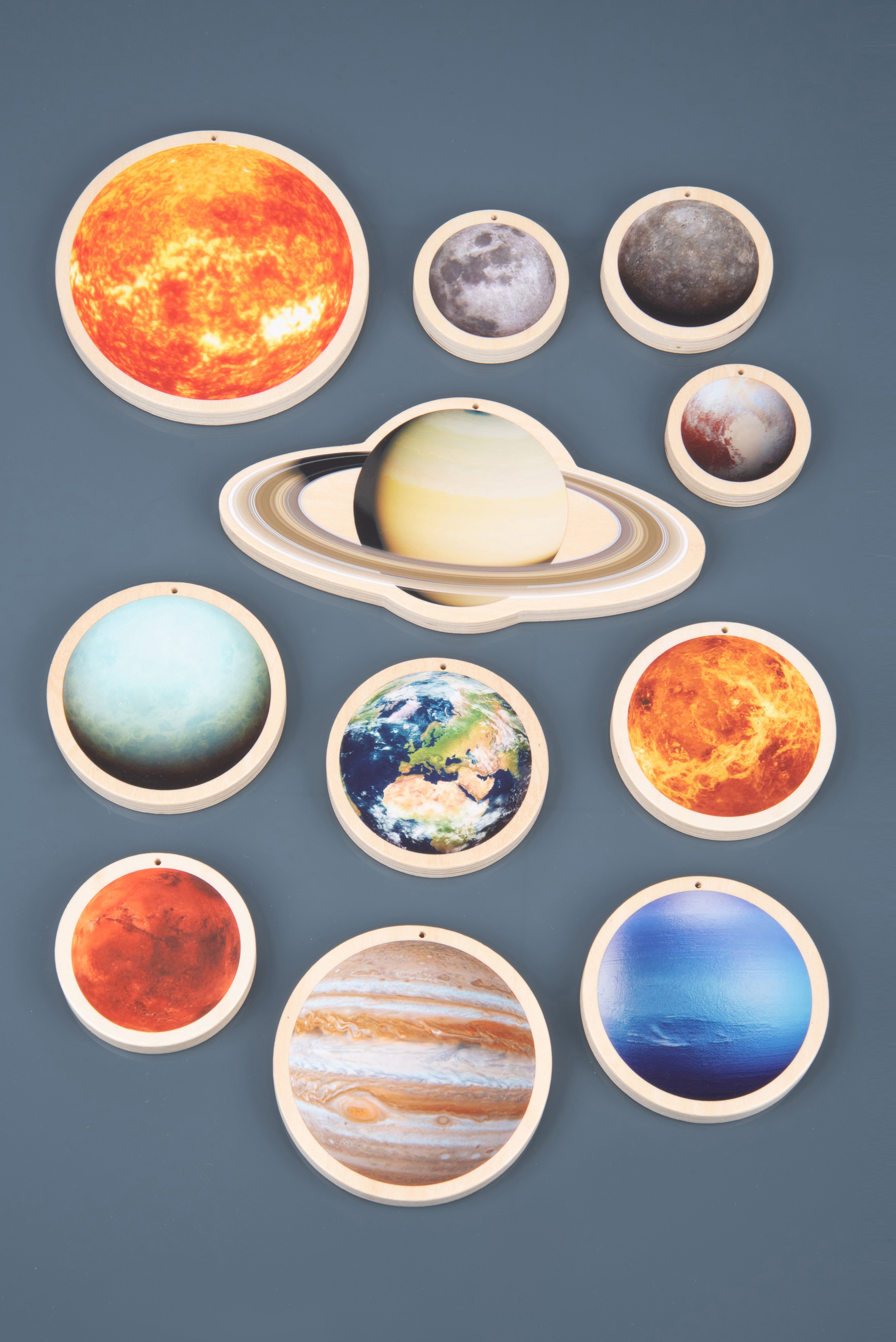Dřevěné disky planet s realistickými obrázky – TickiT Solar System