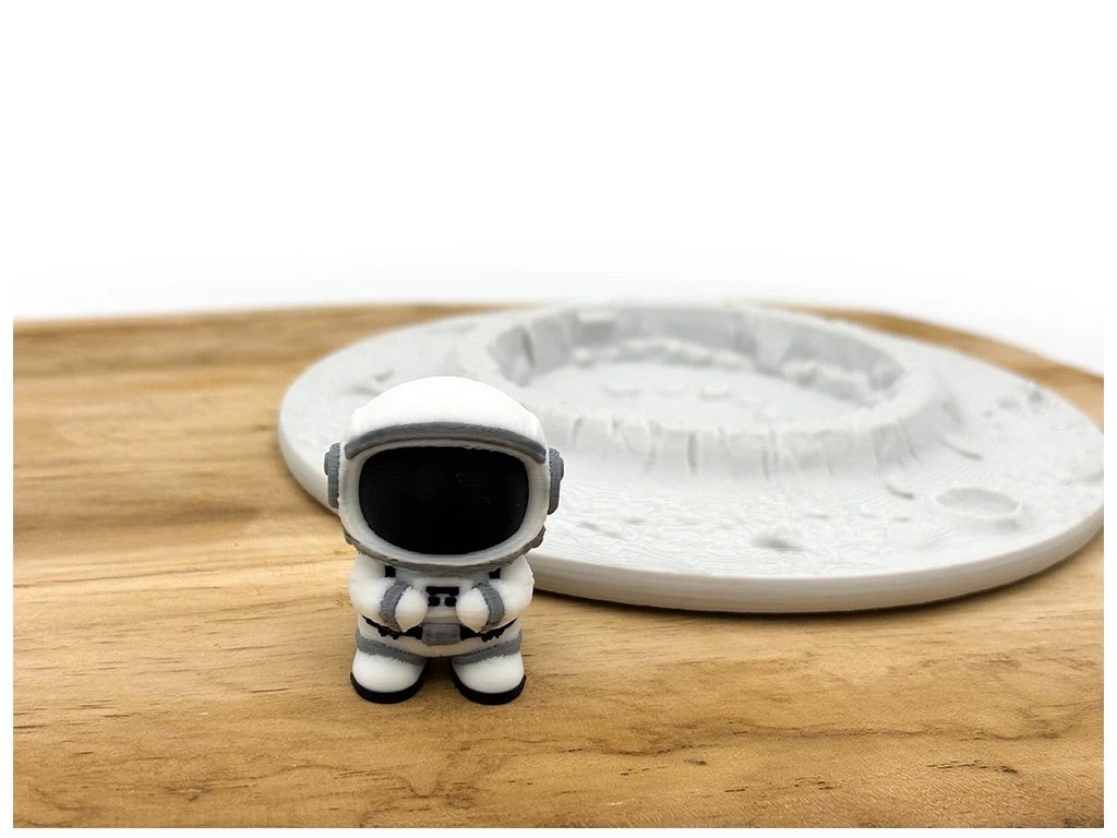 Miniatura kosmonaut figurka astronauta pro dětské sensory play