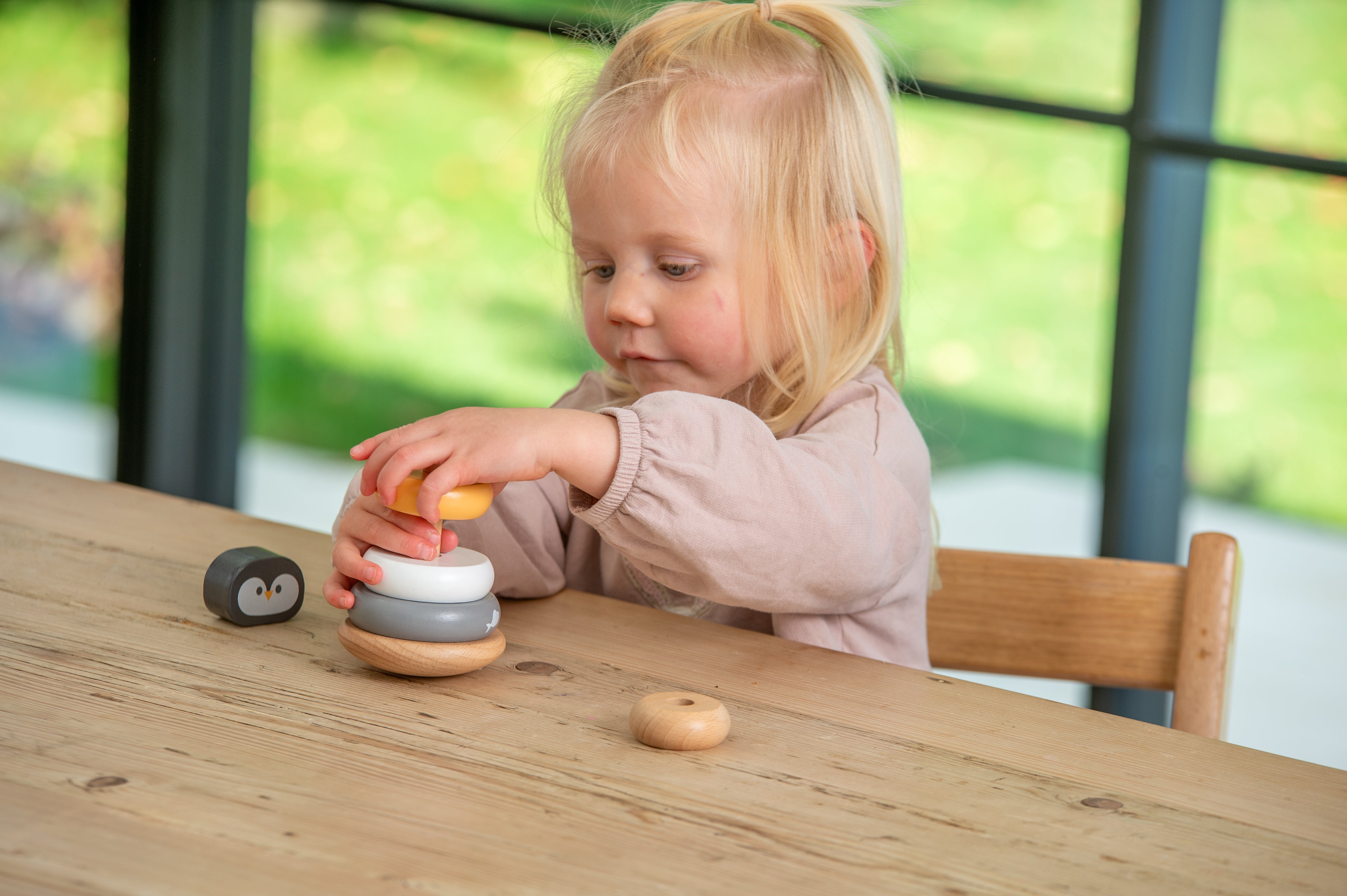 Montessori dřevěná skládací věž s tučňákem PolarB