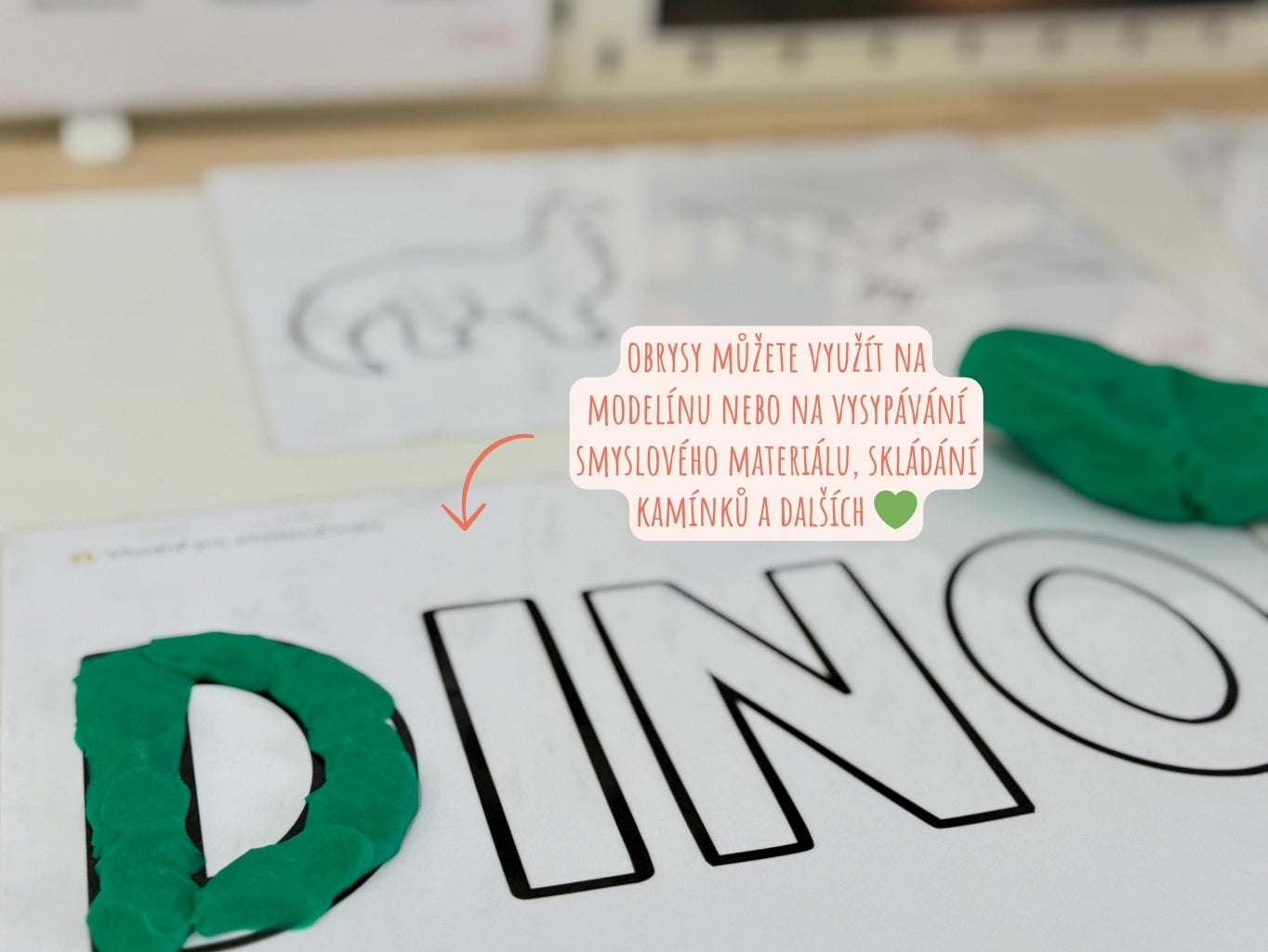 hry s modelínou a dinosauří tematikou
