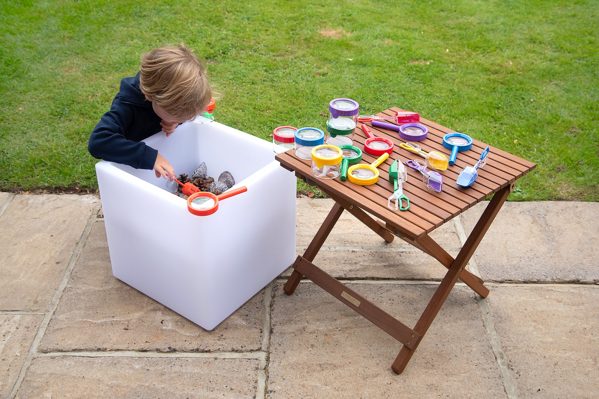 svítící kostka TickiT pro sensory play