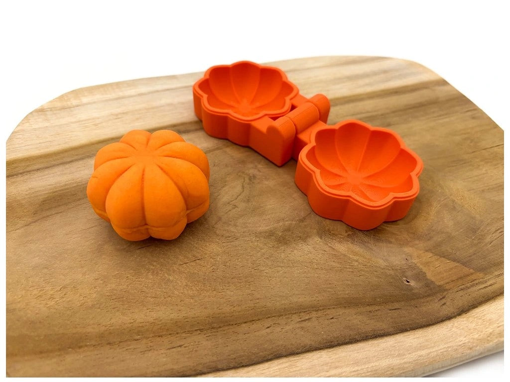 Oranžové tvořítko dýně – senzorická pomůcka k výrobě dýně z modelíny